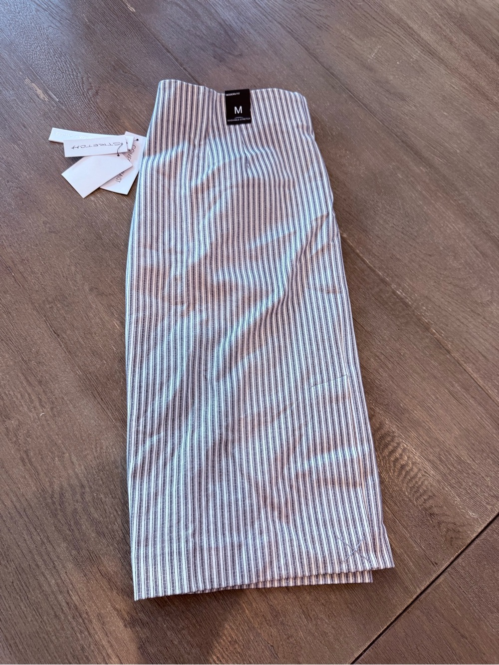 NWT! Amanda & Chelsea Gray and White Striped Pencil Skirt (M)